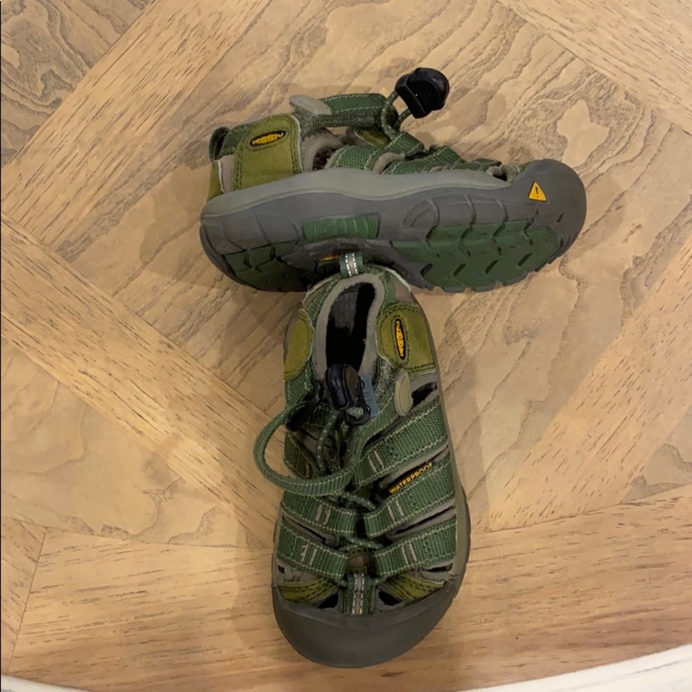 Kids green keens